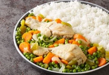 pollo arvejado