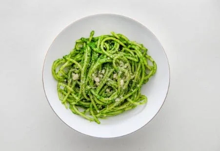 Espagueti verde con espinaca